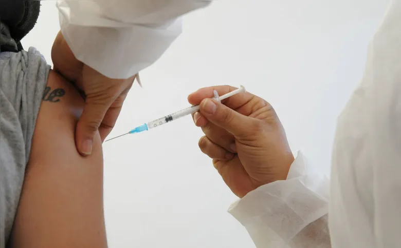 Imagem ilustrativa da imagem Menos de 2% dos totalmente vacinados contraíram Covid em Londrina