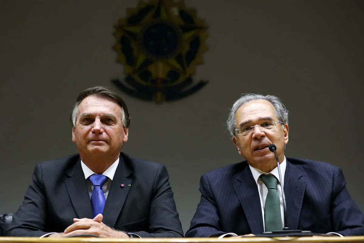 Imagem ilustrativa da imagem 'A gente vai sair junto', diz Bolsonaro ao lado de Guedes