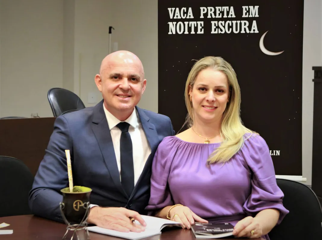 Imagem ilustrativa da imagem Advogado comemora sucesso de seu livro