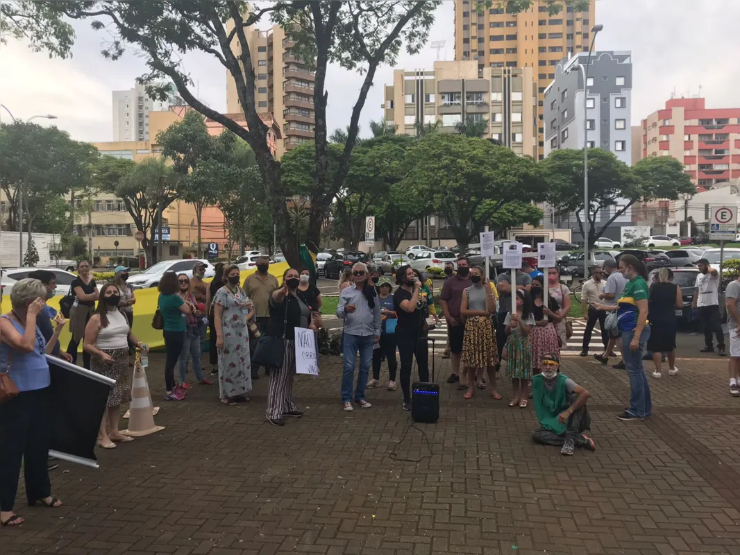 Imagem ilustrativa da imagem Câmara rejeita votação em urgência de projeto que suspende vacinação obrigatória de servidores