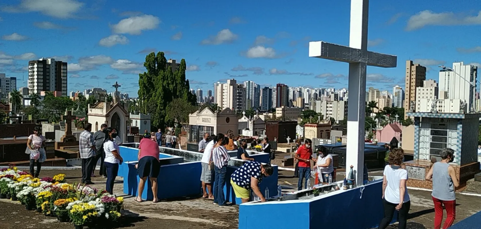 Imagem ilustrativa da imagem Cemitérios de Londrina devem receber 80 mil visitantes neste feriado de  Finados