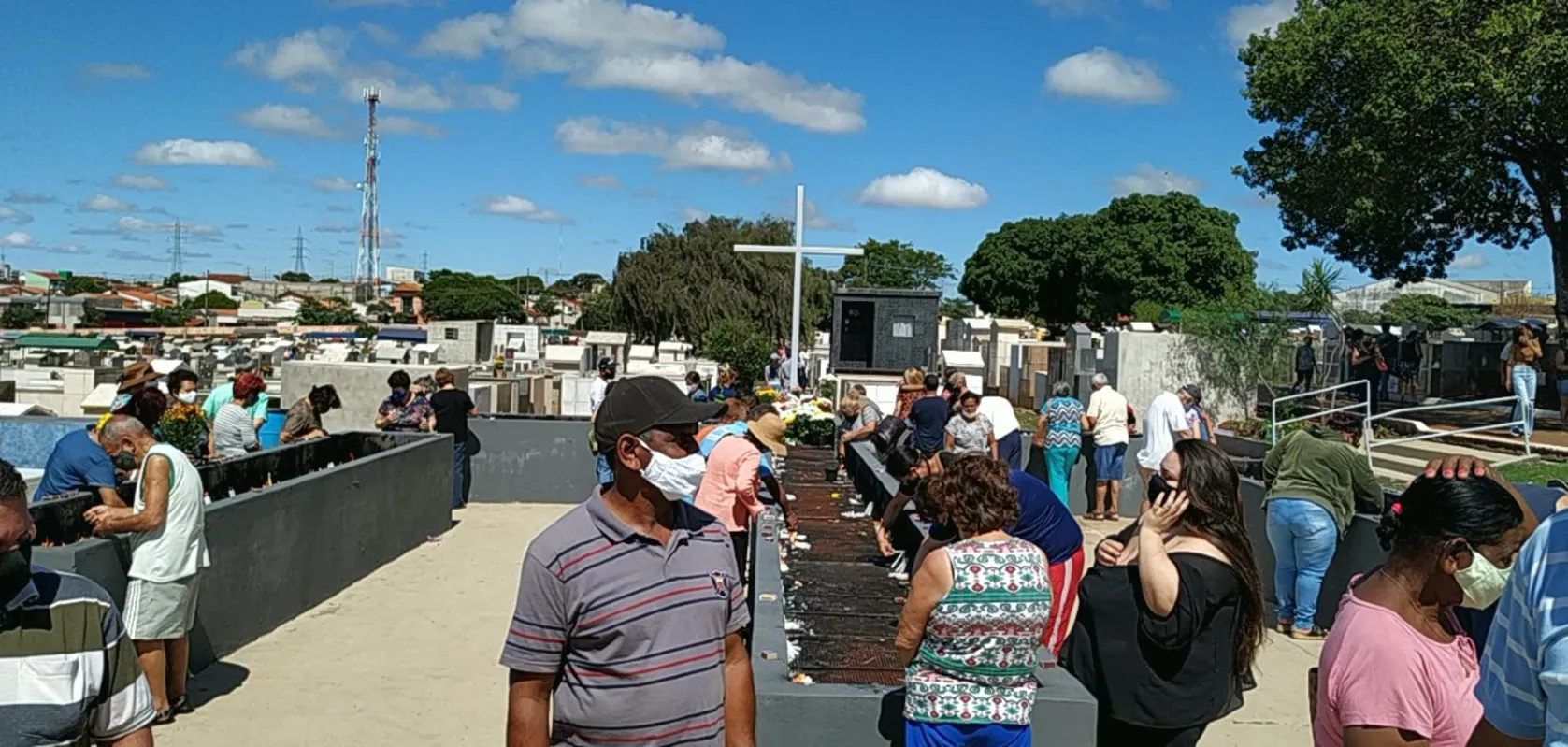 Imagem ilustrativa da imagem Cemitérios de Londrina devem receber 80 mil visitantes neste feriado de  Finados