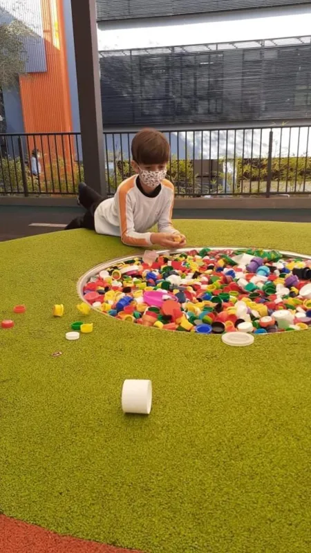 Imagem ilustrativa da imagem Colégio Positivo implanta ensino bilíngue em toda a escola em 2022