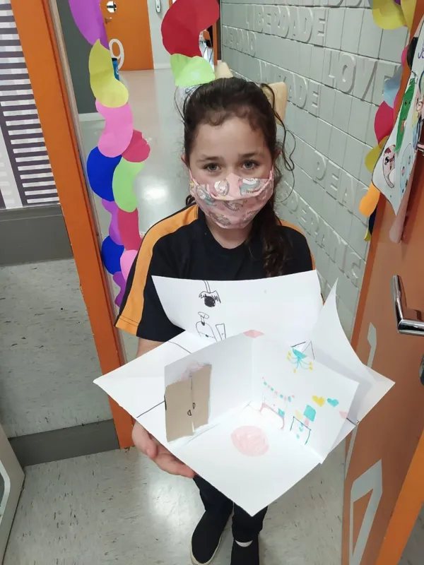 Imagem ilustrativa da imagem Colégio Positivo implanta ensino bilíngue em toda a escola em 2022