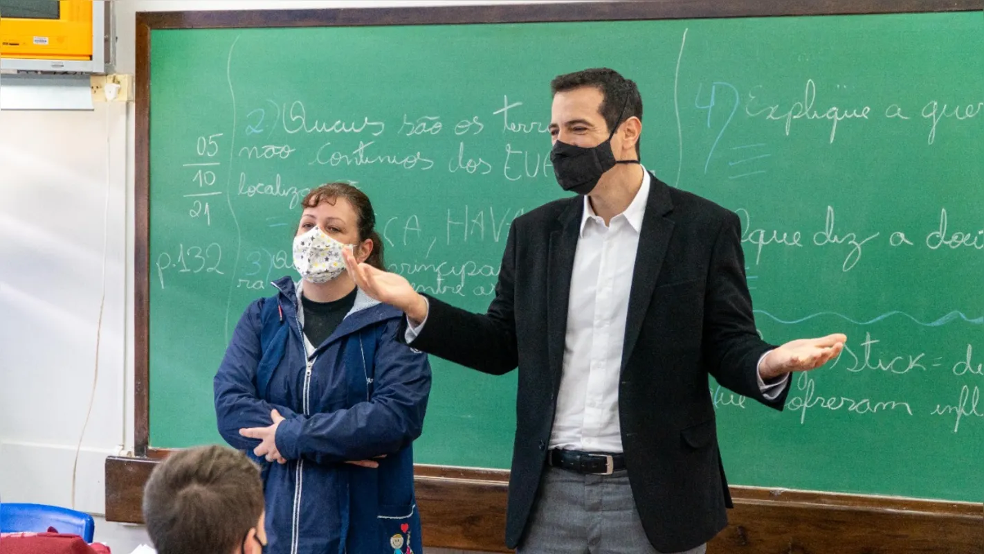 Renato Feder, Secretário de Educação do Paraná: "Os gestores e professores podem identificar as dificuldades e os conhecimentos adquiridos por cada turma, sendo capazes de criar estratégias pedagógicas conforme as necessidades específicas de cada grupo de alunos"