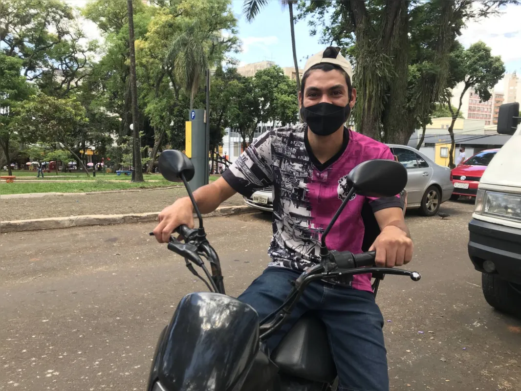 Fábio Henrique Shimada: "Serviço de motoboy é bico, trabalho em rodeios"