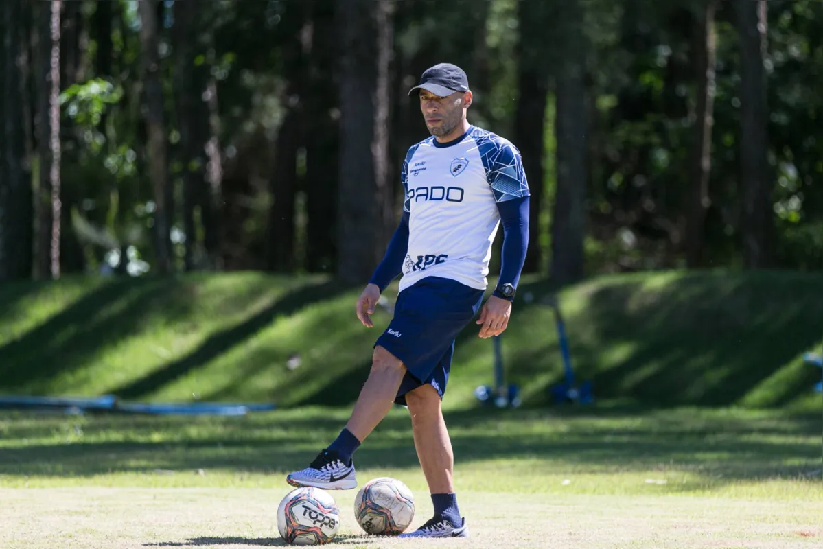 Imagem ilustrativa da imagem Filho do Pelé, Edinho inicia trabalho no comando do sub-19 do Londrina