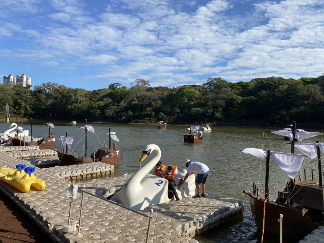 Pedalinho do Parque do Ingá, operaado pela mesma empresa que explorará o serviço em Londrina