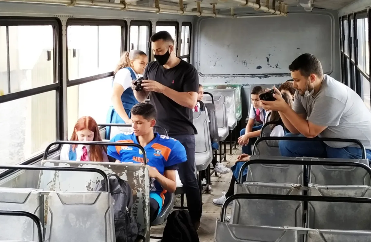 Alunos gravaram cenas do livro que serão utilizadas durante a live de lançamento nesta sexta-feira