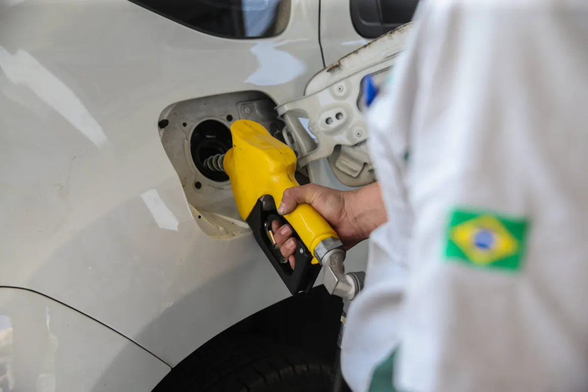Imagem ilustrativa da imagem Paraná segue outros estados e congela valor do ICMS sobre combustíveis