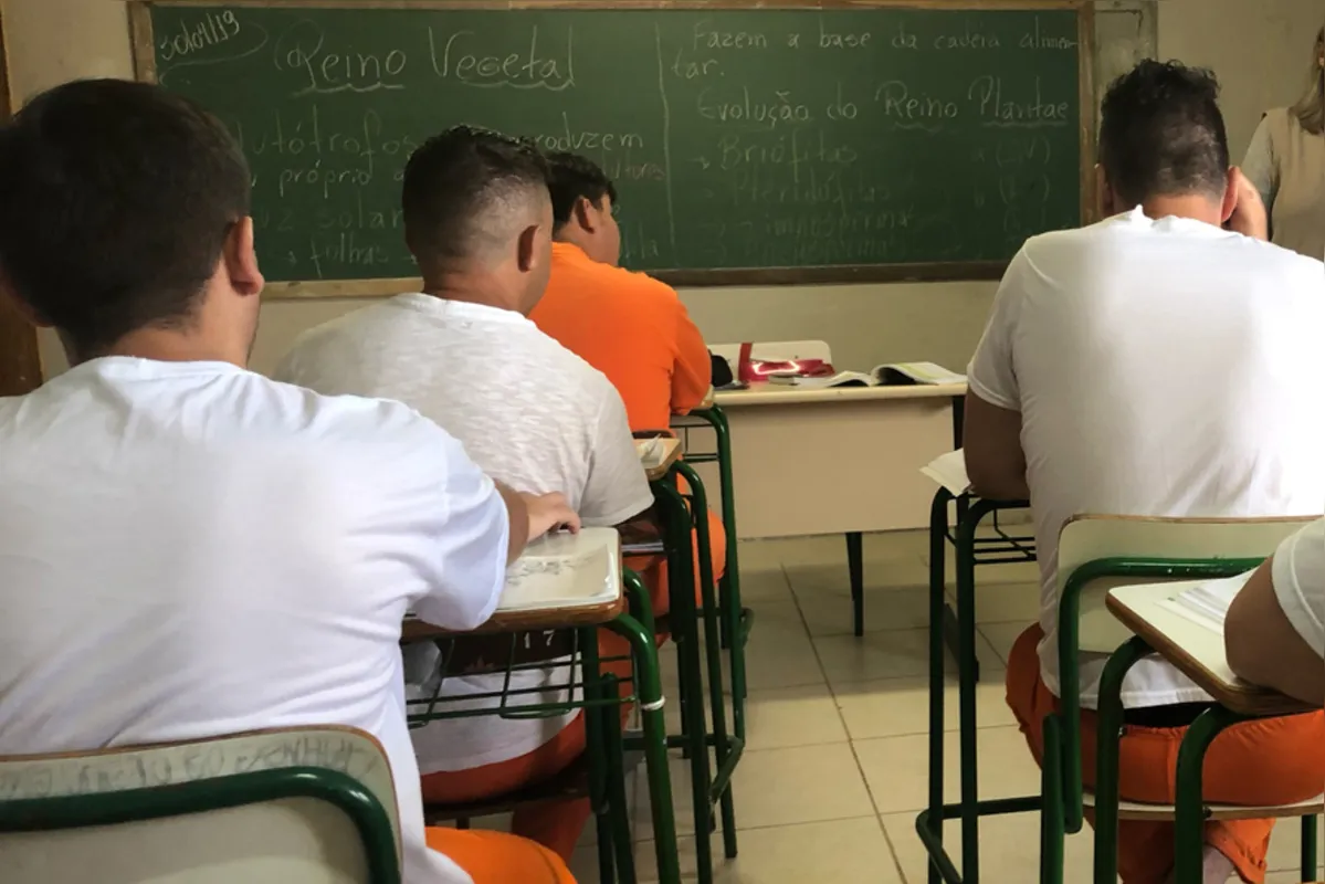 Imagem ilustrativa da imagem Paraná tem 2.225 presos  inscritos para o Enem