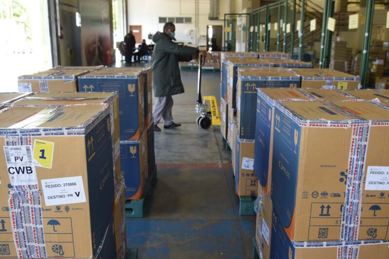 Novo lote de 450 mil vacinas contra Covid-19 vai para adolescentes e reforço dos idosos