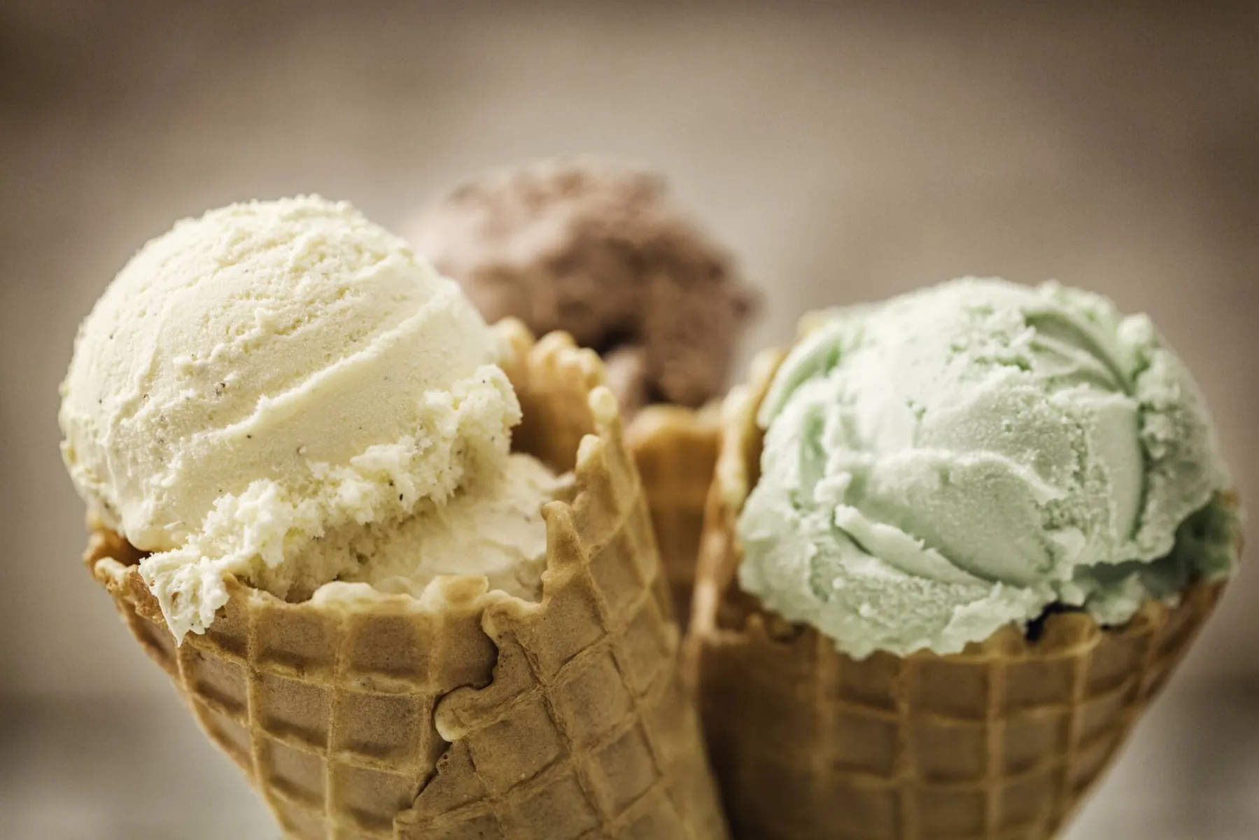 Coloridos e deliciosos, os sorvetes são um bom alimento nos dias quentes