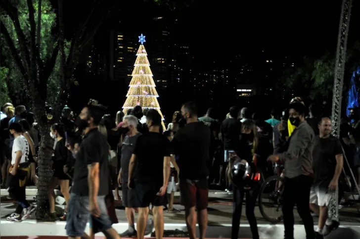 Imagem ilustrativa da imagem Prefeitura inaugura decoração de Natal 2021 em Londrina