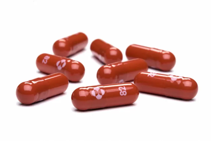 Imagem ilustrativa da imagem Reino Unido é 1º país a aprovar pílula contra Covid da MSD