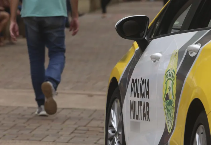 Policiais do município e de Cascavel foram acionados e ao chegar no local se depararam com um grupo fortemente armado com fuzis e armamento de grosso calibre.