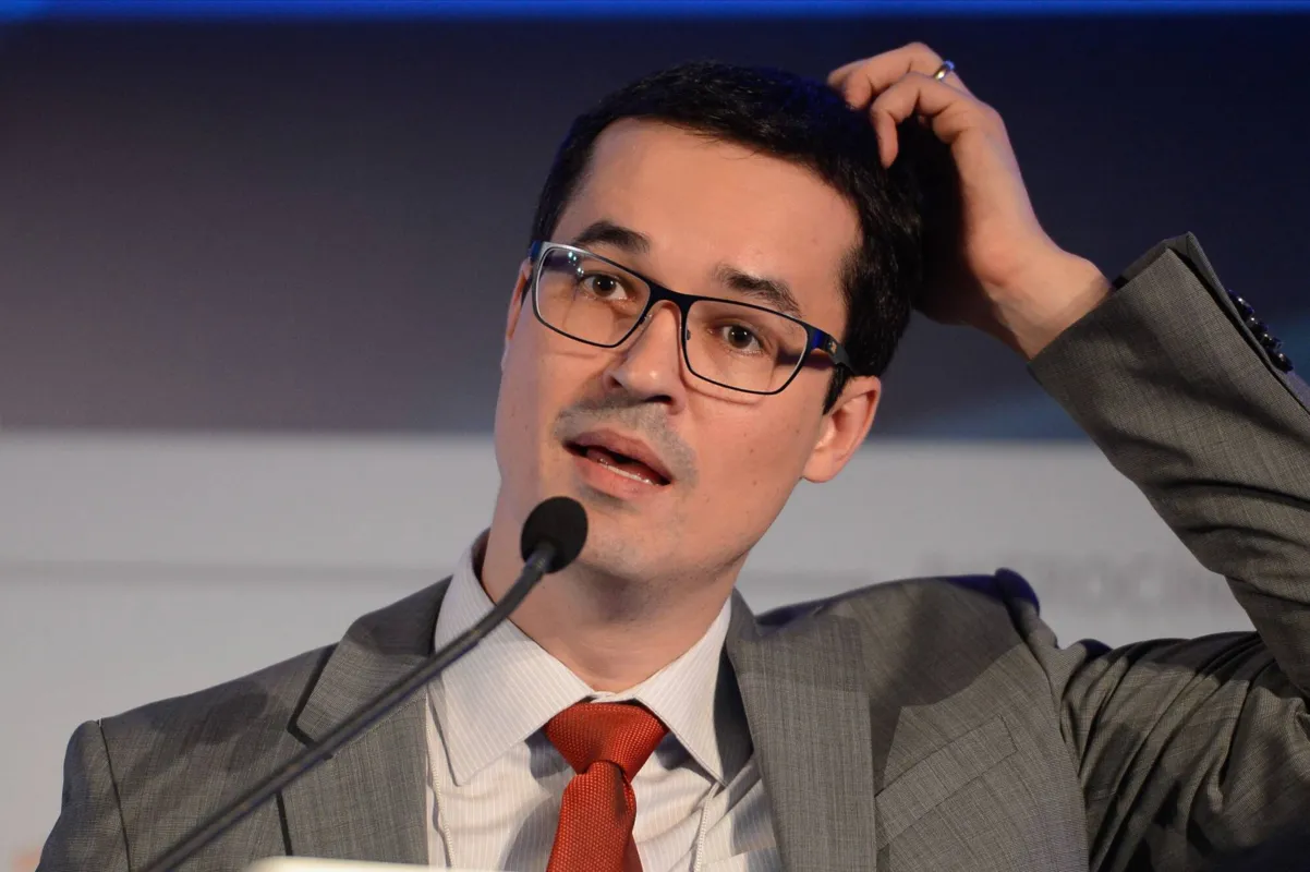 Imagem ilustrativa da imagem Deltan Dallagnol, ex-coordenador da Lava Jato, pede exoneração do Ministério Público