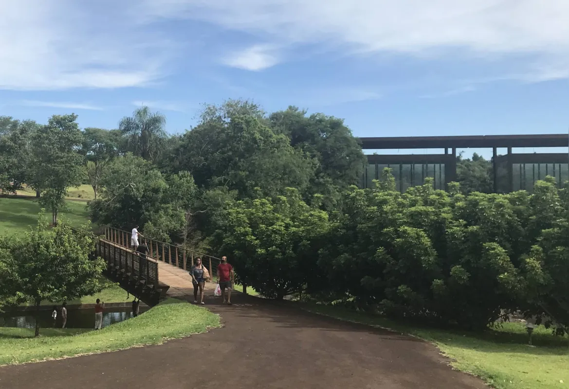 Imagem ilustrativa da imagem Em tarde de clima agradável, famílias aproveitam reabertura do Jardim Botânico