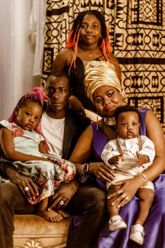 Neyde Jordão com o marido e os filhos: empreendedorismo com produtos afro