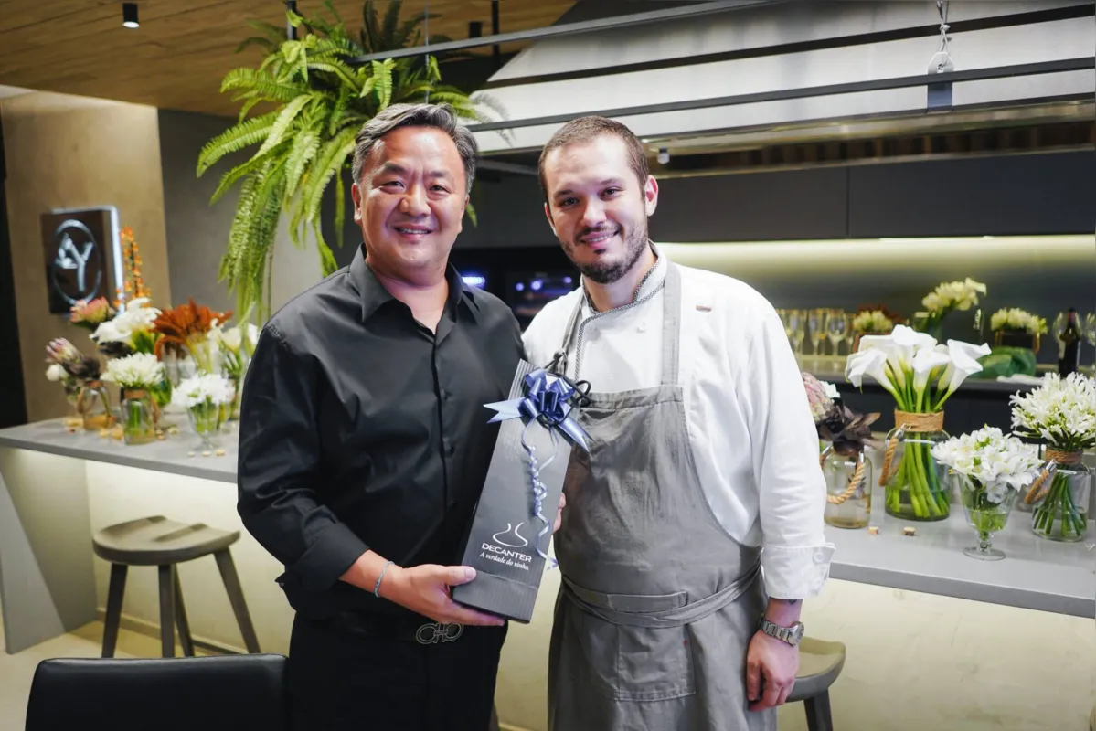 Leonardo Yoshii e o chef Adolfo Altvater