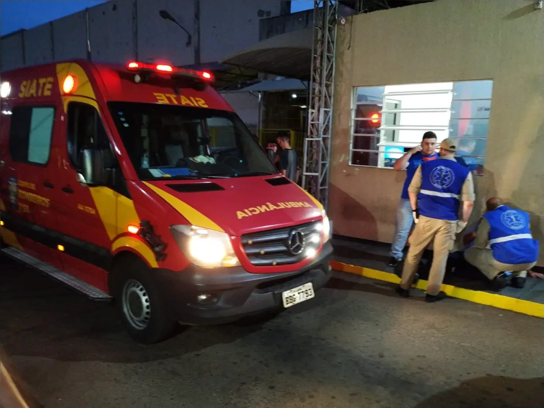Imagem ilustrativa da imagem Incêndio de grandes proporções atinge garagem da TCGL em Londrina (VÍDEO)