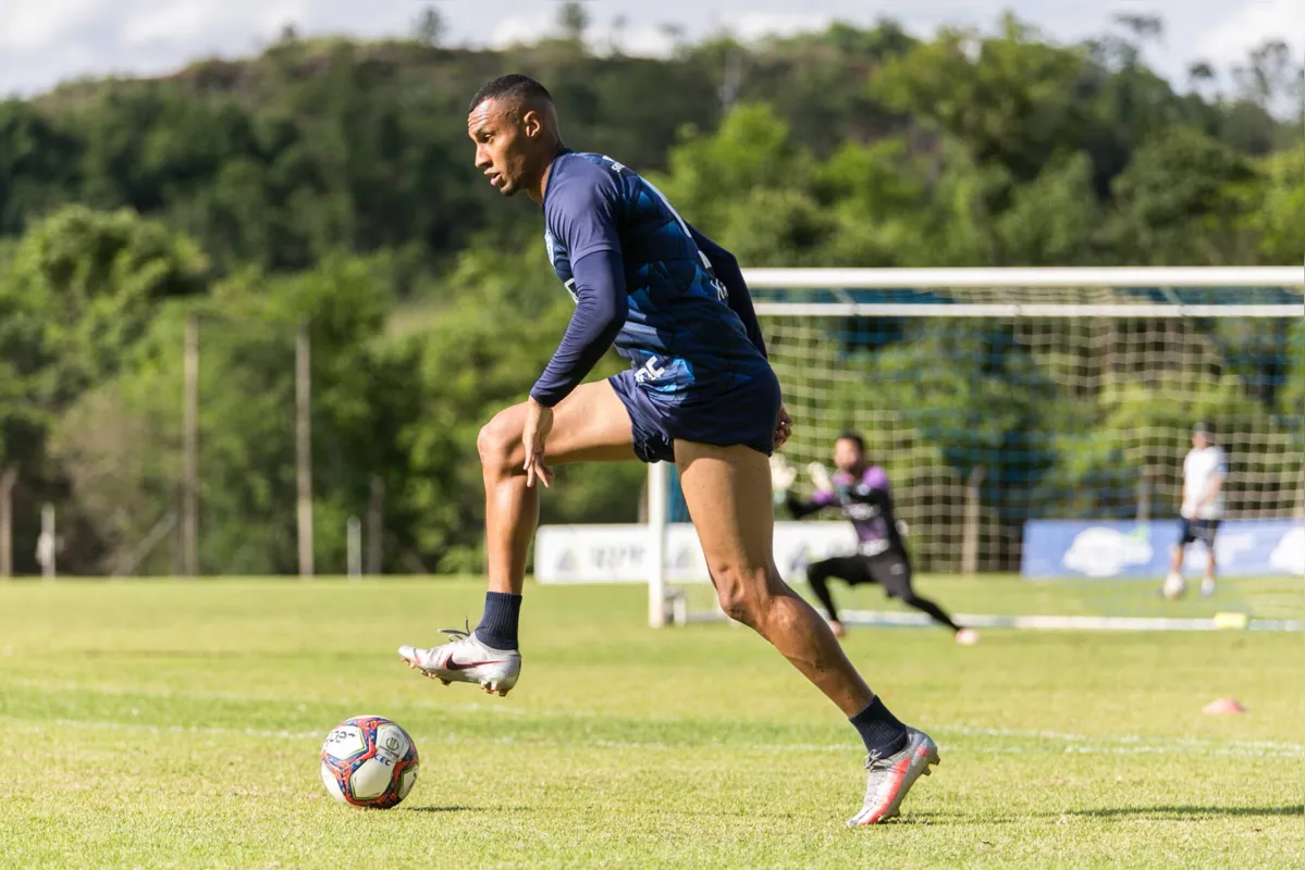 Salatiel será o camisa 9 em Maceió; centroavante ainda busca seu primeiro gol na Série B