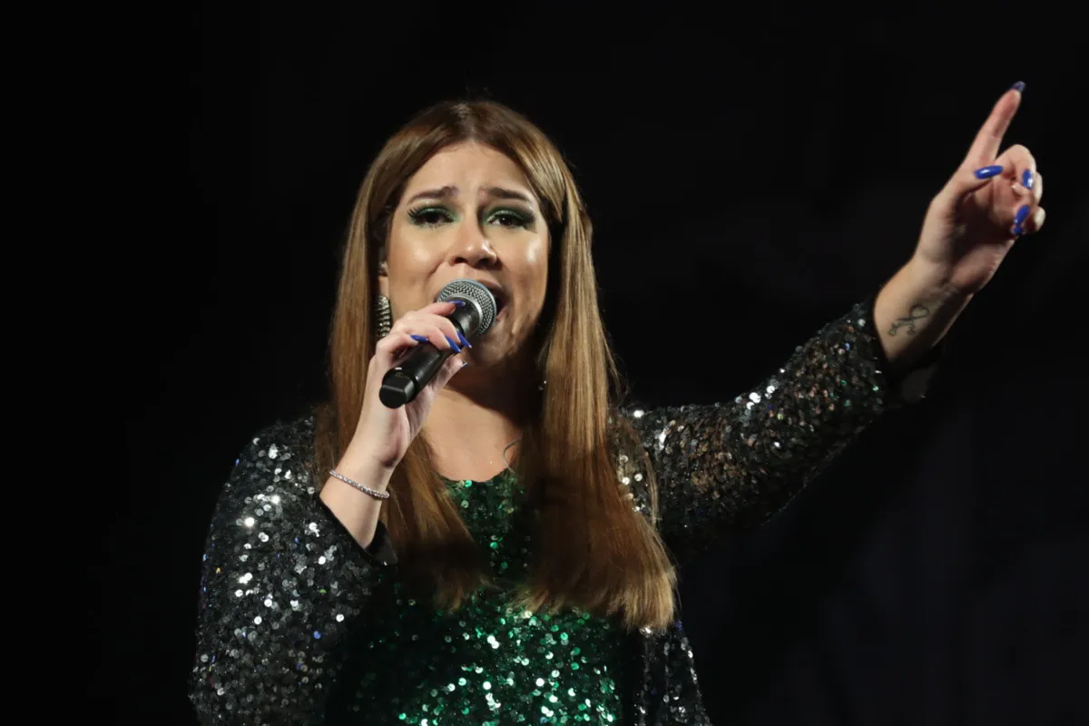 A cantora Marília Mendonça morreu em um acidente com um avião no interior de Minas Gerais.