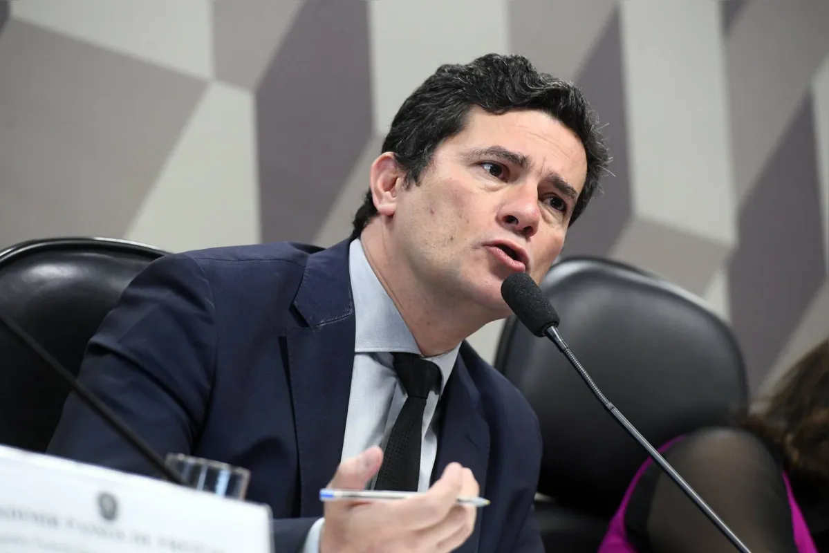 Imagem ilustrativa da imagem Moro se filia ao Podemos e ataca Bolsonaro e PT em discurso de candidato