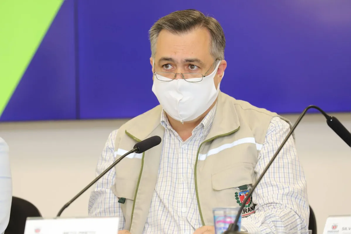 Questionado sobre as mortes de pacientes, mesmo aqueles que já tinham recebido as duas doses da vacina, o Secretário Estadual de Saúde, Beto Preto, ressaltou que a vacina tem os seus intervalos de confiança.