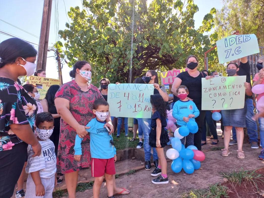 Famílias reclamam da distância com o encerramento das atividades da escola