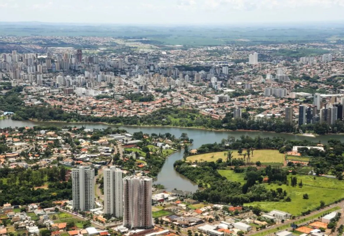 Imagens aéreas feitas por um helicóptero da Receita Federal serão comparadas com imagens de satélite.  