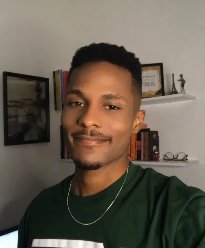 O estudante de jornalismo Felipe Soares Luiz ficou cerca de uma hora e meia na frente do computador aguardando a liberação da venda dos ingressos antecipados