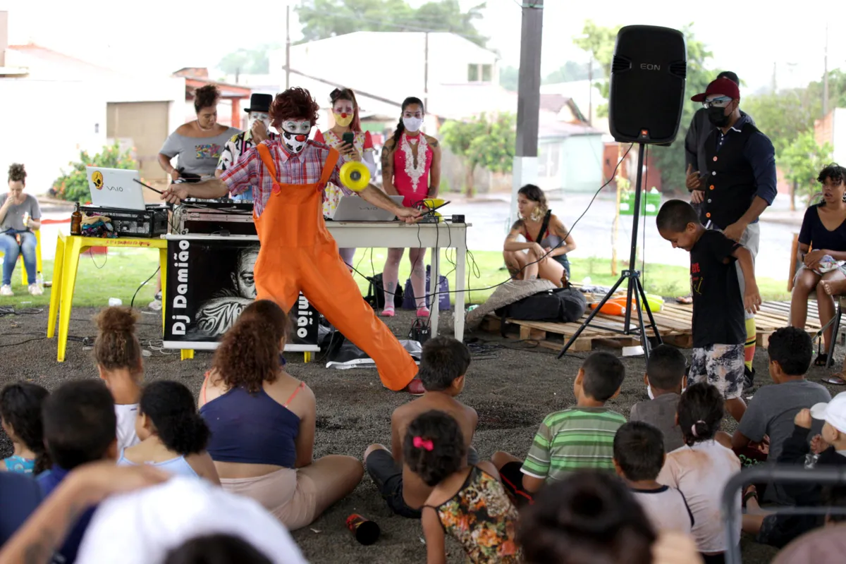 Com muitas apresentações artísticas, a Semana da Favela terminou no domingo (7)
