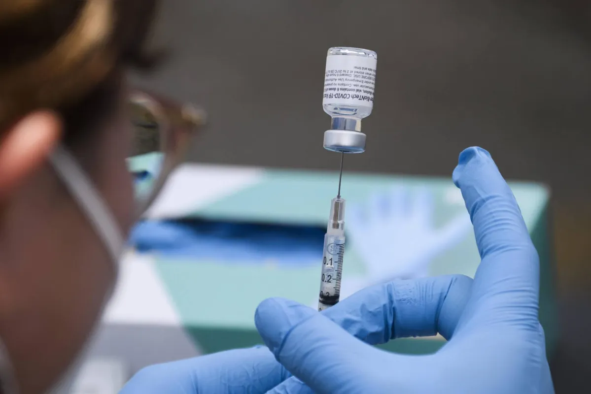 Imagem ilustrativa da imagem Vacina da Pfizer contra Covid tem eficácia de 100% para jovens de 12 a 15 anos