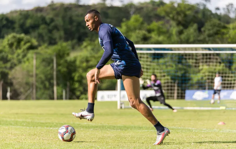 Salatiel será o camisa 9 em Maceió; centroavante ainda busca seu primeiro gol na Série B