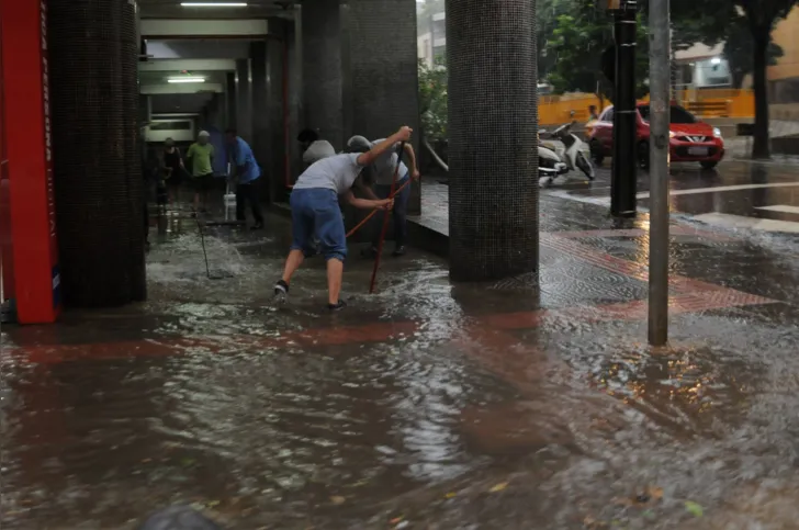 Preocupação com o clima é grande em todo País, depois de atingirem Minas Gerais e Bahia, chuvas fortes podem chegar ao sul 