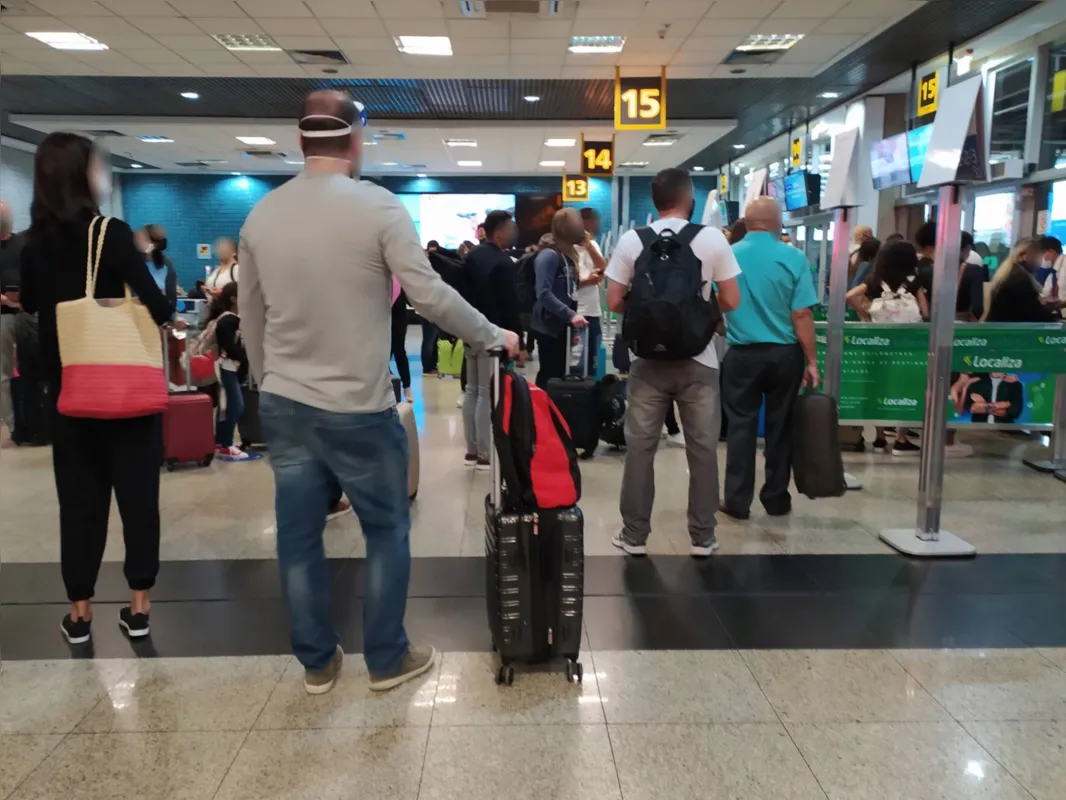 Imagem ilustrativa da imagem Anvisa começa a cobrar passaporte da vacina em aeroportos e fronteiras