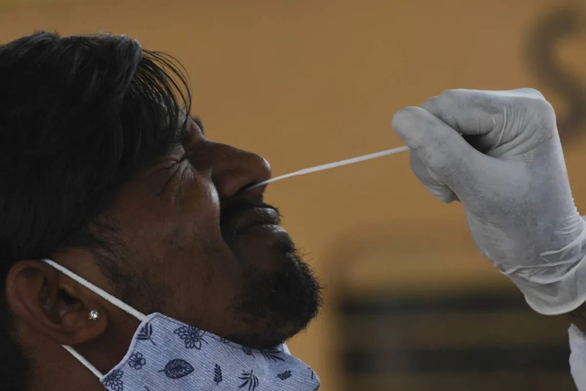 Imagem ilustrativa da imagem Após festas de fim de ano, é hora de contabilizar contaminados por Covid