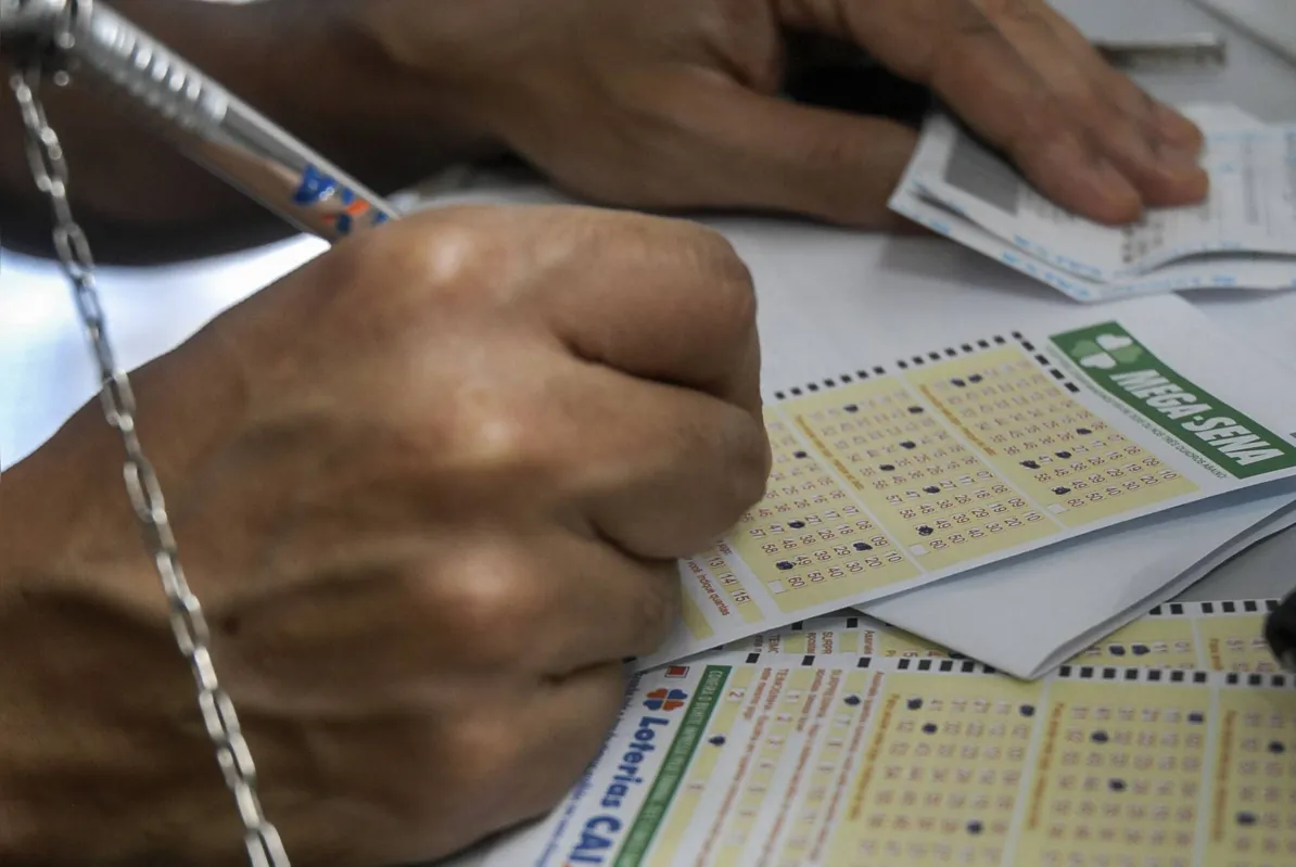 Imagem ilustrativa da imagem Apostadores da Mega da Virada ganham R$ 613 mil em Londrina