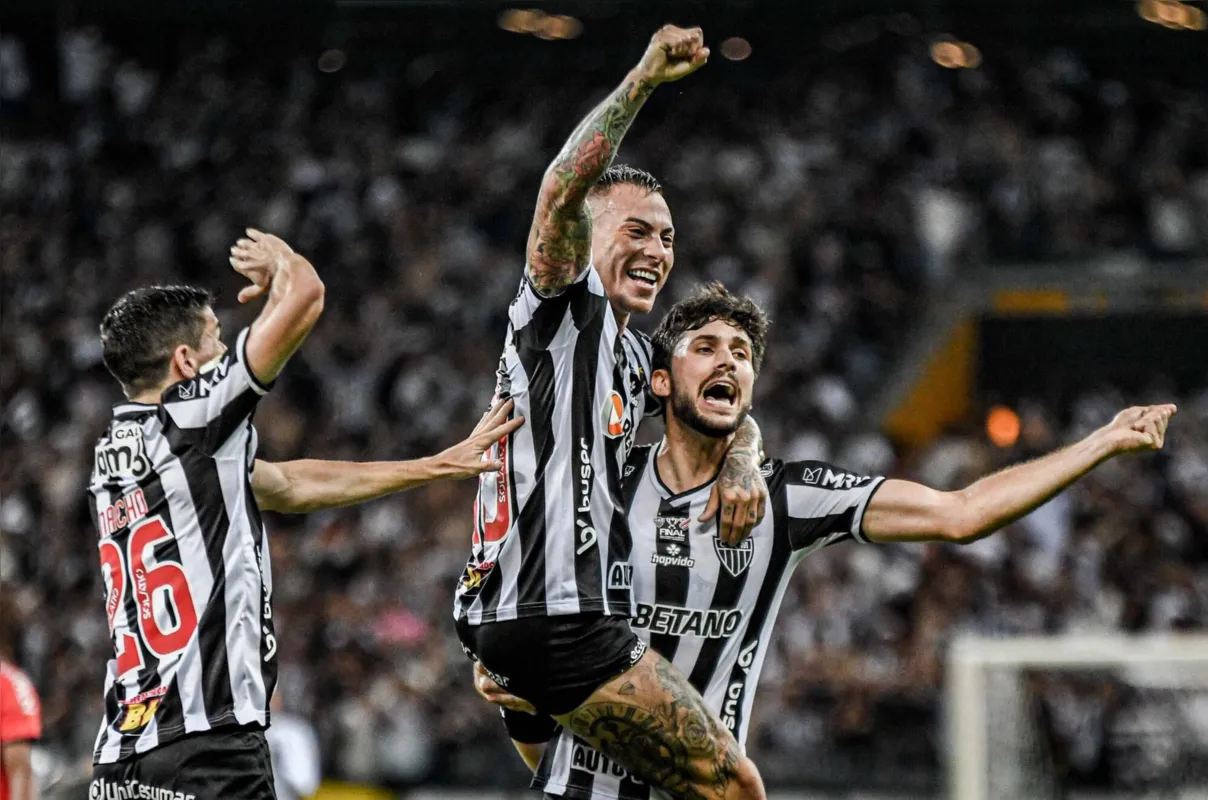 Imagem ilustrativa da imagem Atlético-MG atropela Athletico e deixa encaminhado título da Copa do Brasil