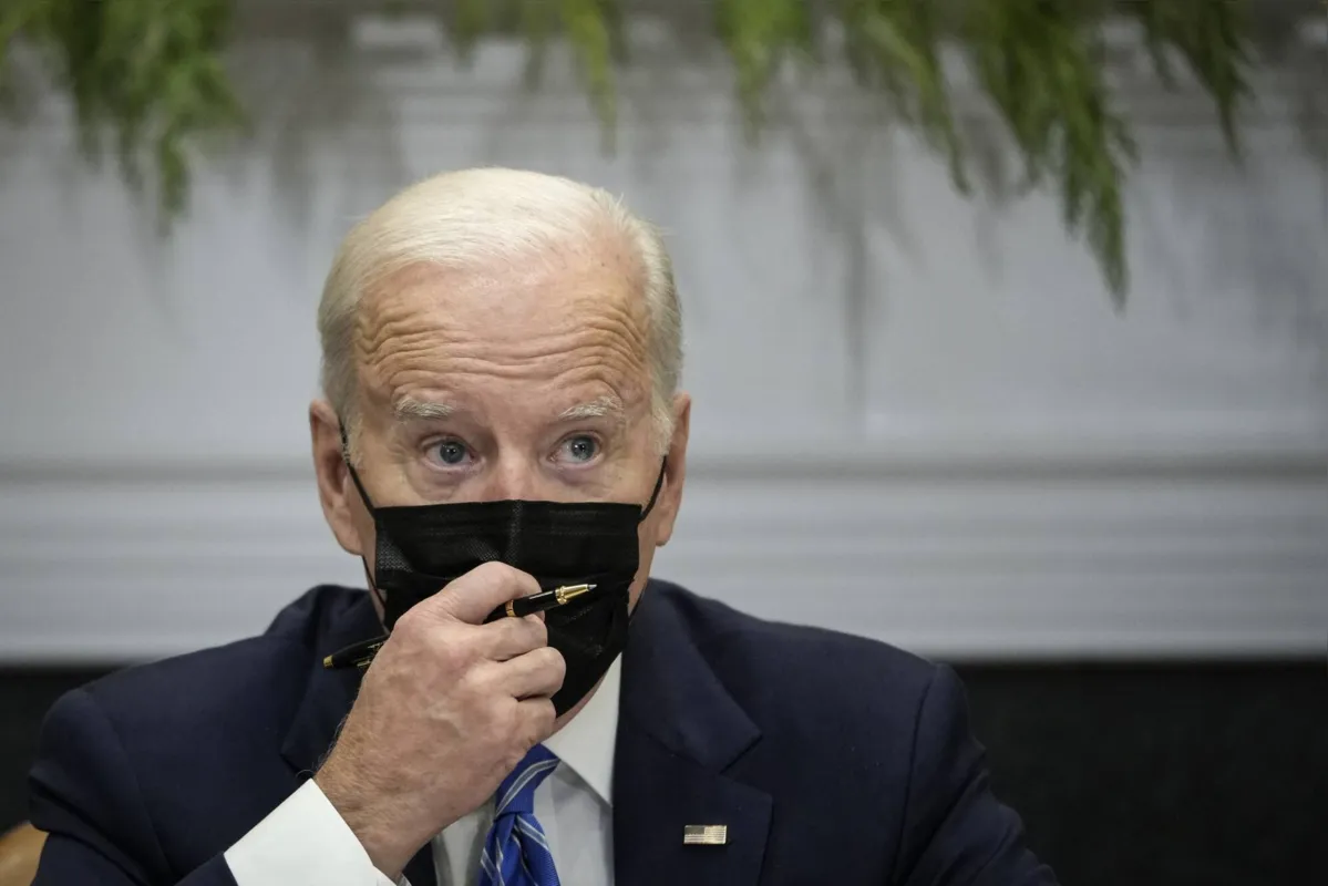 Biden pretende invocar a Lei de Proteção e Defesa, instrumento jurídico que autoriza o Executivo a interferir no sistema de produção do país em casos de emergências ou guerras.