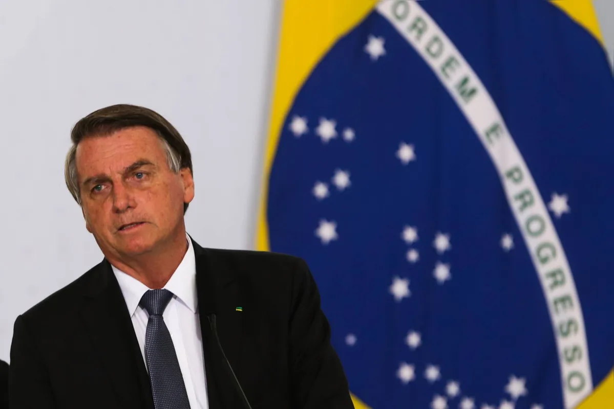 Imagem ilustrativa da imagem Bolsonaro sanciona prorrogação da desoneração da folha por mais dois anos