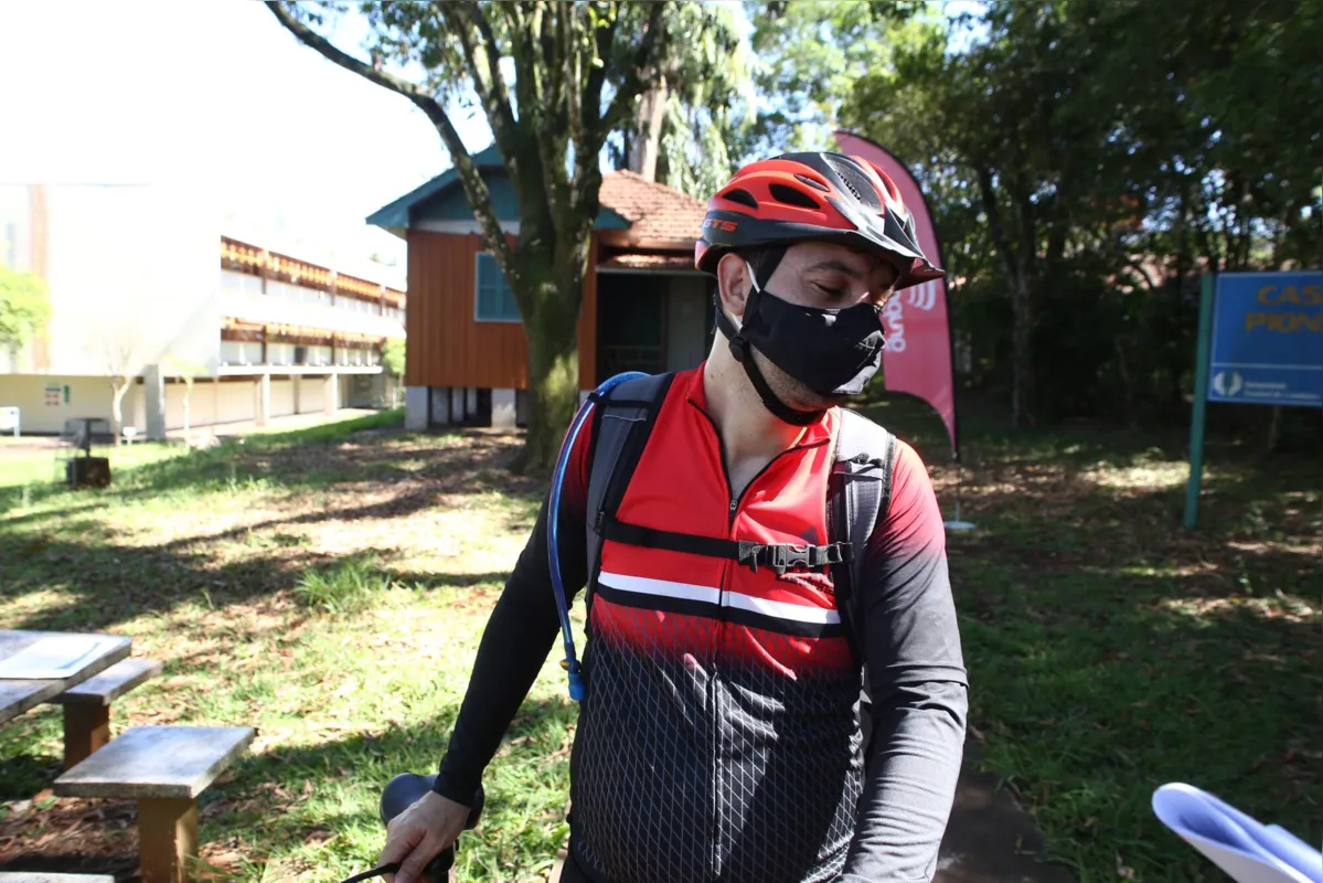 O servidor público Anderson Oliveira foi ao campus da UEL participar do jogo de bicicleta