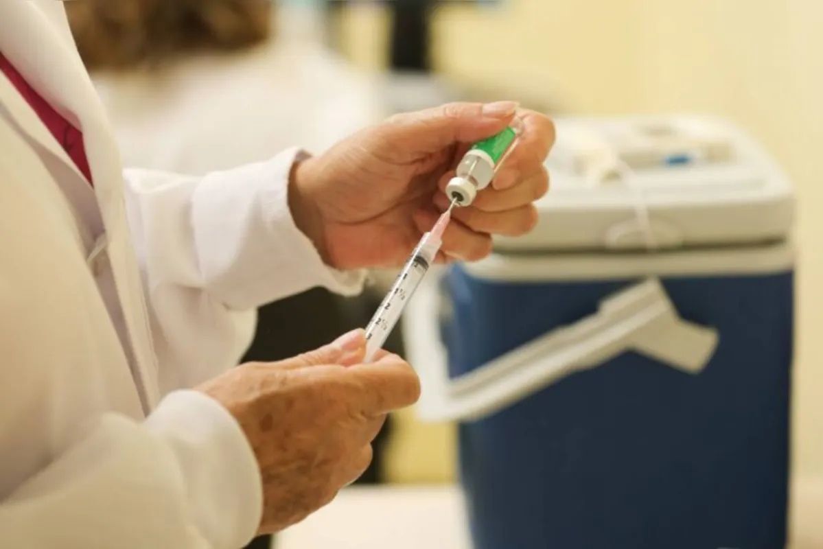 Os números apontam uma queda de 76% nos casos e de 58% nas mortes em relação ao mês de outubro. 