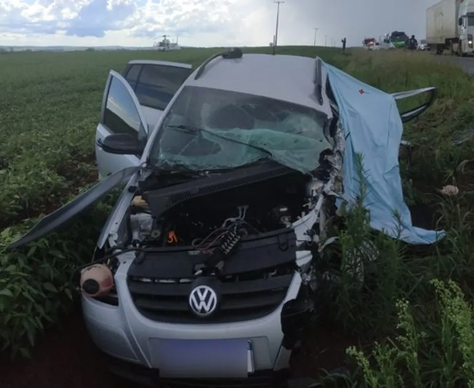 Imagem ilustrativa da imagem Casal morre após batida envolvendo dois carros na PR-323