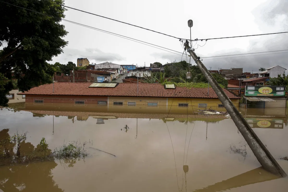 Imagem ilustrativa da imagem Chuvas na Bahia destruíram estoques de vacina e medicamentos