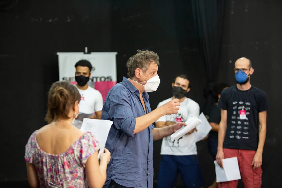 O diretor italiano Mario Biagini realizou workshop com grupo que reúne participantes da Itália, Turquia, Colômbia e convidados de Londrina, neste fim de semana, o grupo visita o Coletivo Ciranda da Paz, na região oeste de Londrina, para a realização do Mural das Artes