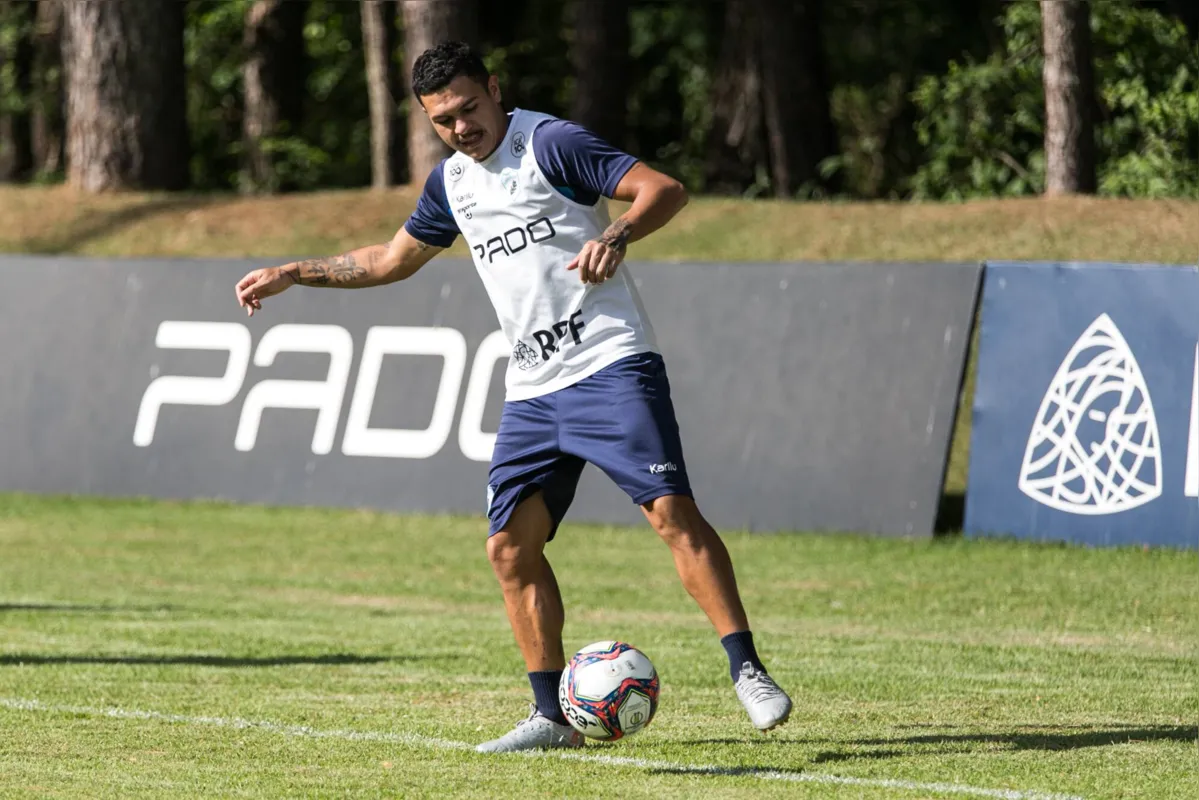Depois de sofrer com muitas lesões em 2021, o meia Mossoró espera ter uma sequência de jogos com a camisa do LEC na próxima temporada 