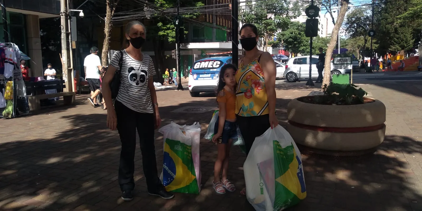 Andressa Martins, Elisabeth e a pequena Heloisa 