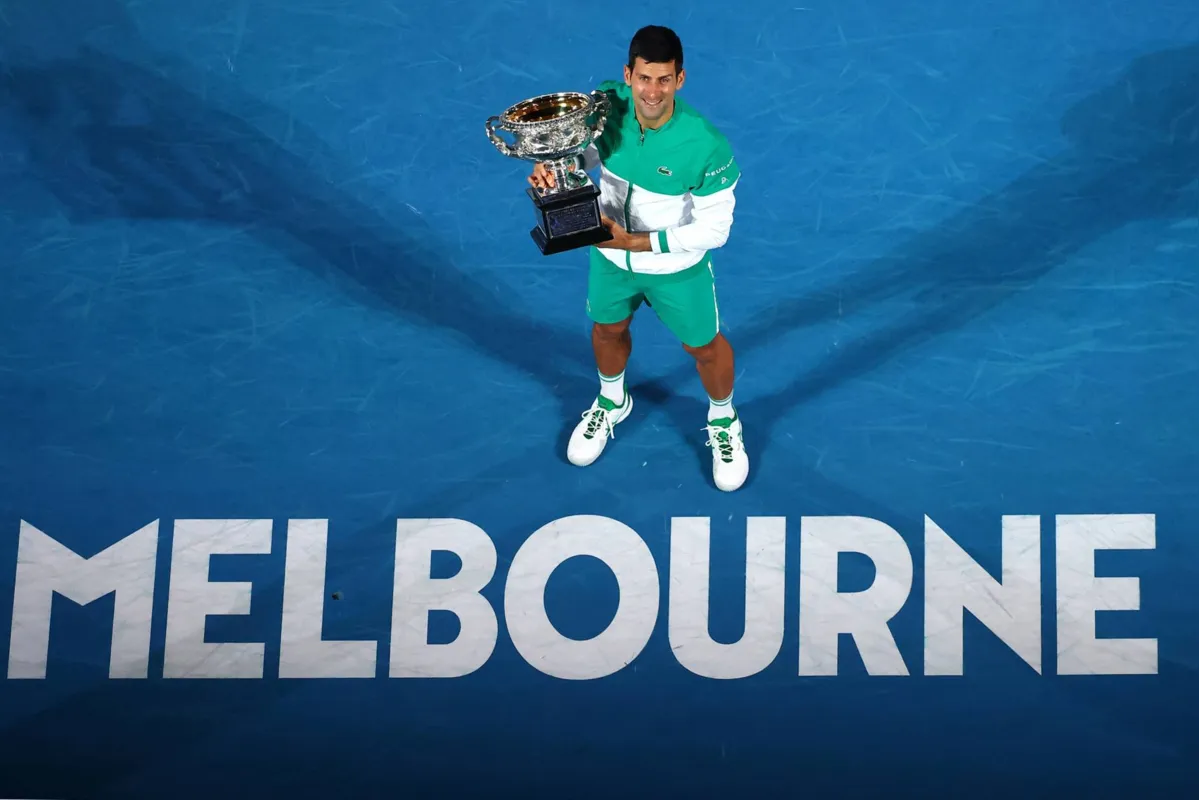 Imagem ilustrativa da imagem Djokovic é barrado na Austrália após dispensa de vacina